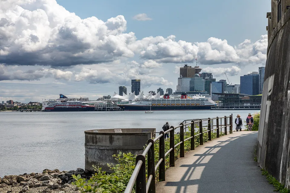 The Stanley Park seawall in Vancouver