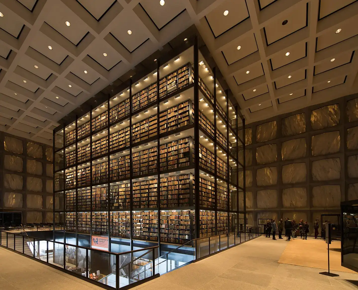 Innenansicht der Beinecke Rare Book Bibliothek